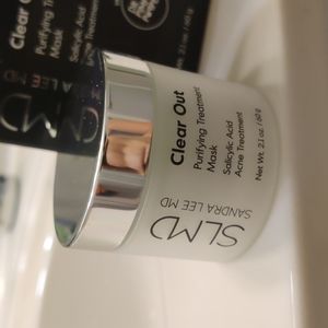 Brand new SLMD Clear Out Purifying Treatment Mask